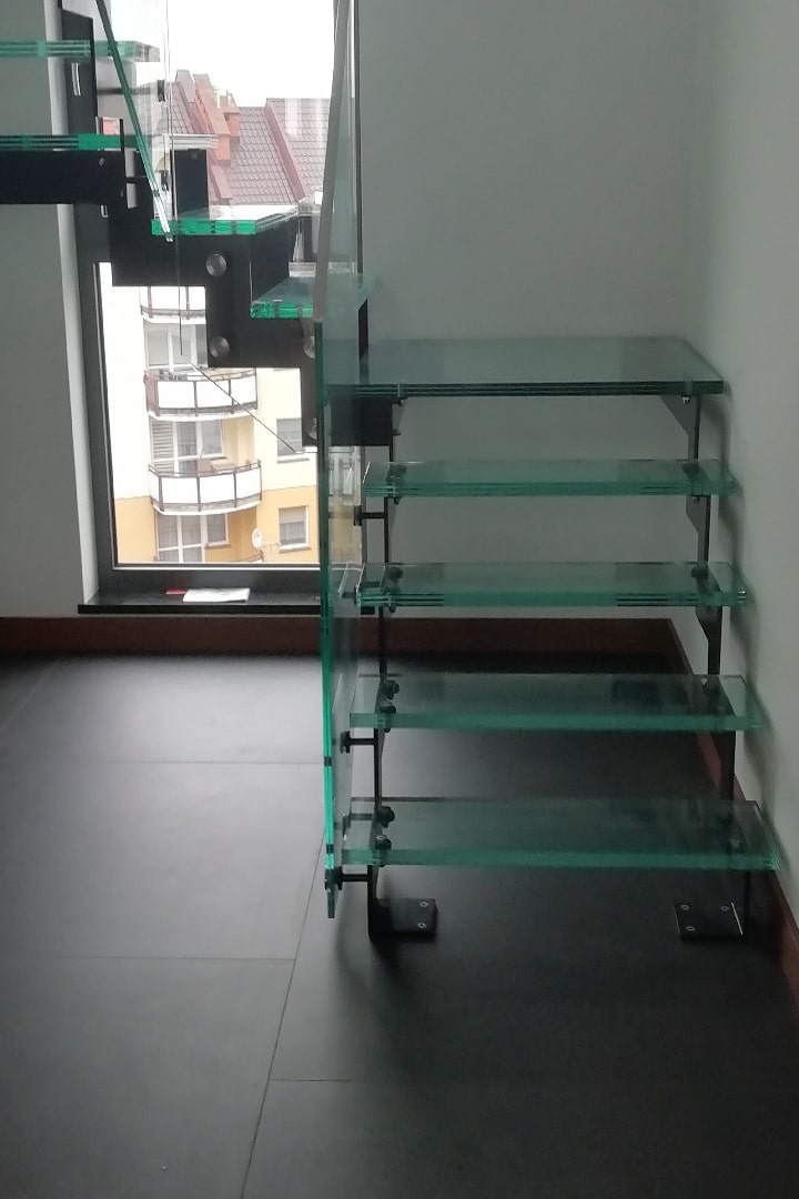 Szklane schody z balustradami – podstawowe informacje
