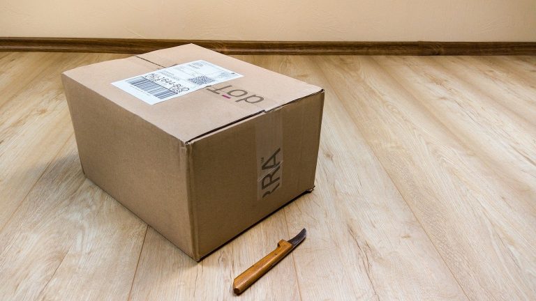 Kurier dla firm w Warszawie – jak wybrać niezawodnego partnera logistycznego?