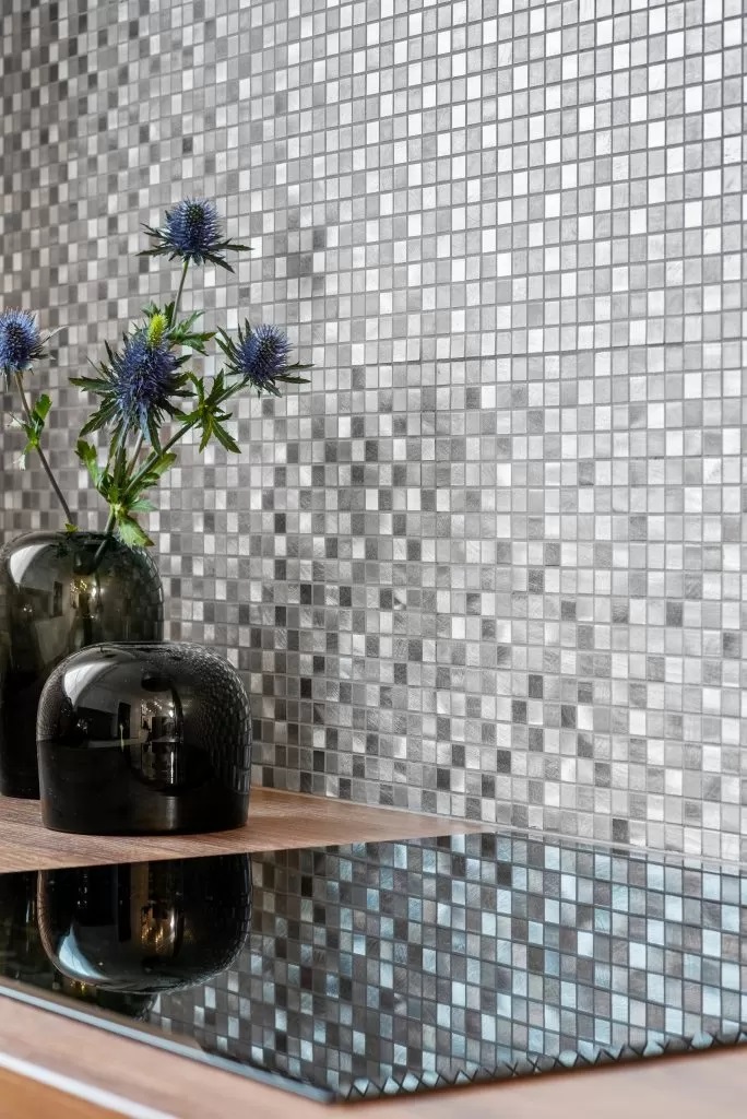 Mozaiki euroceramika – trendy, które podbijają współczesne projekty łazienek i kuchni